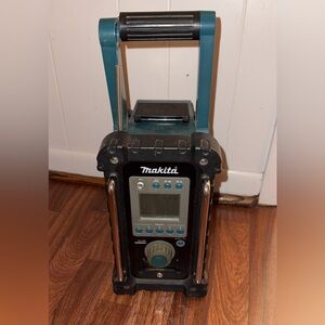 Makita BMR100 Blue/Black Portable AM/FM Job Site Radio Stereo Tool